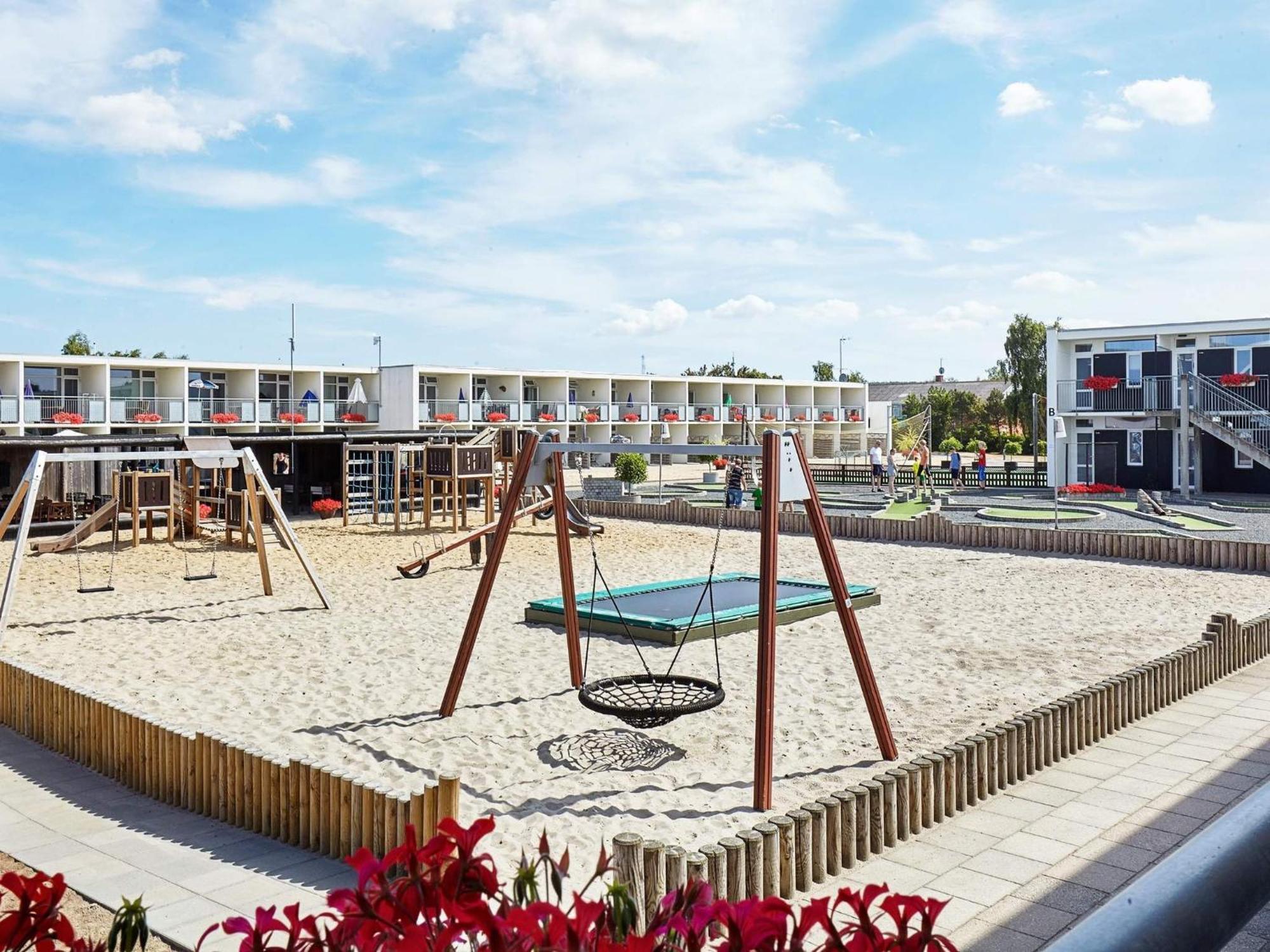 5 Person Holiday Home On A Holiday Park In Glesborg 外观 照片